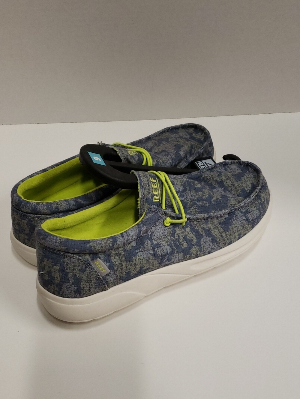 Women's Reef Blue Camo Slip-Ons with Lime Interior Size 6 NWT